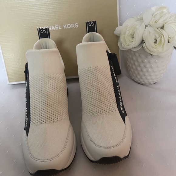 New Michael Kors Willis Stretch Knit Trainer - Picture 2 of 7